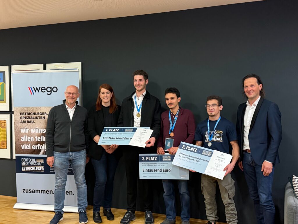 Übergabe der Preise an die drei Gewinner der Estrichleger Meisterschaft.