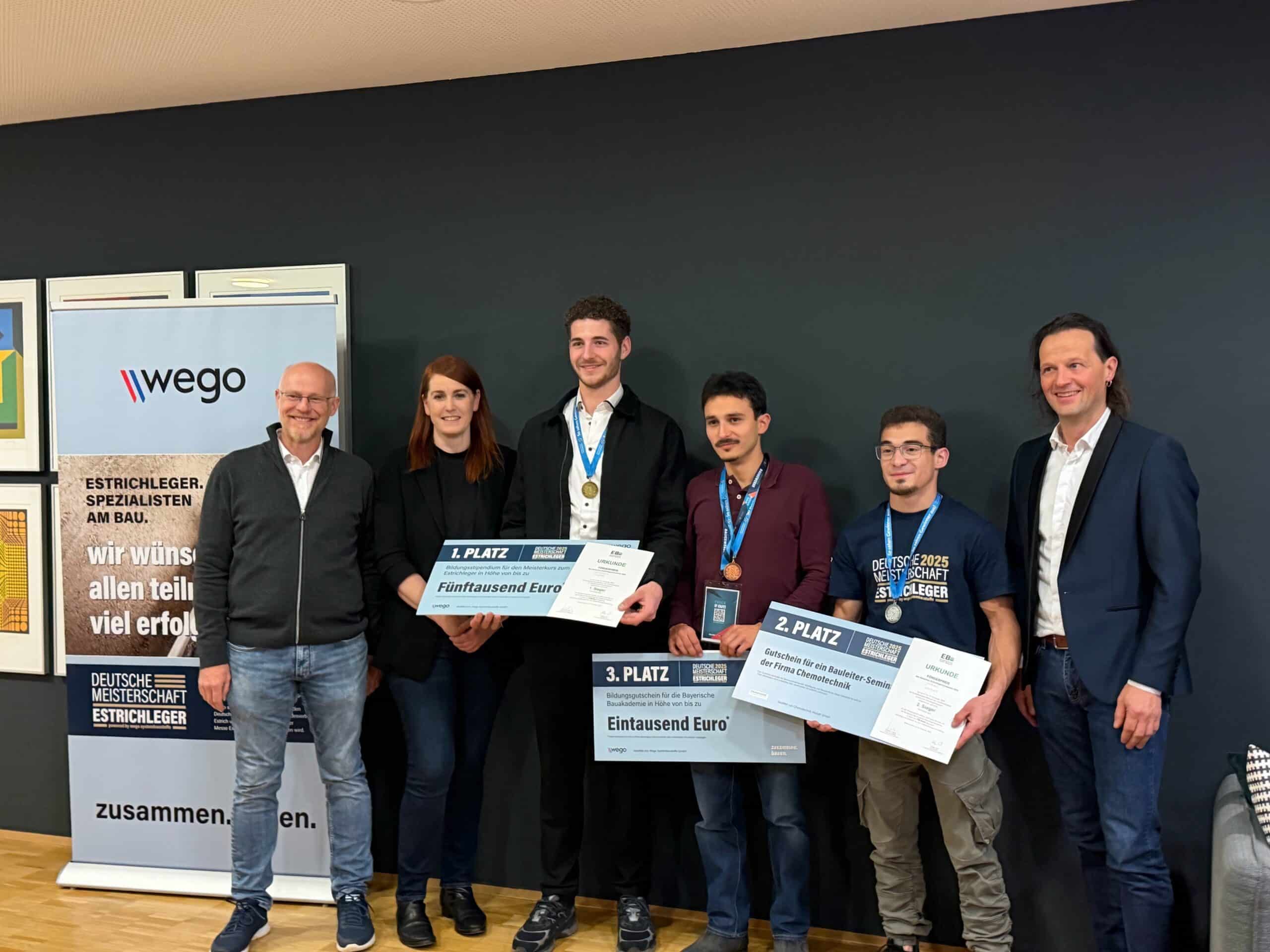 Übergabe der Preise an die drei Gewinner der Estrichleger Meisterschaft.