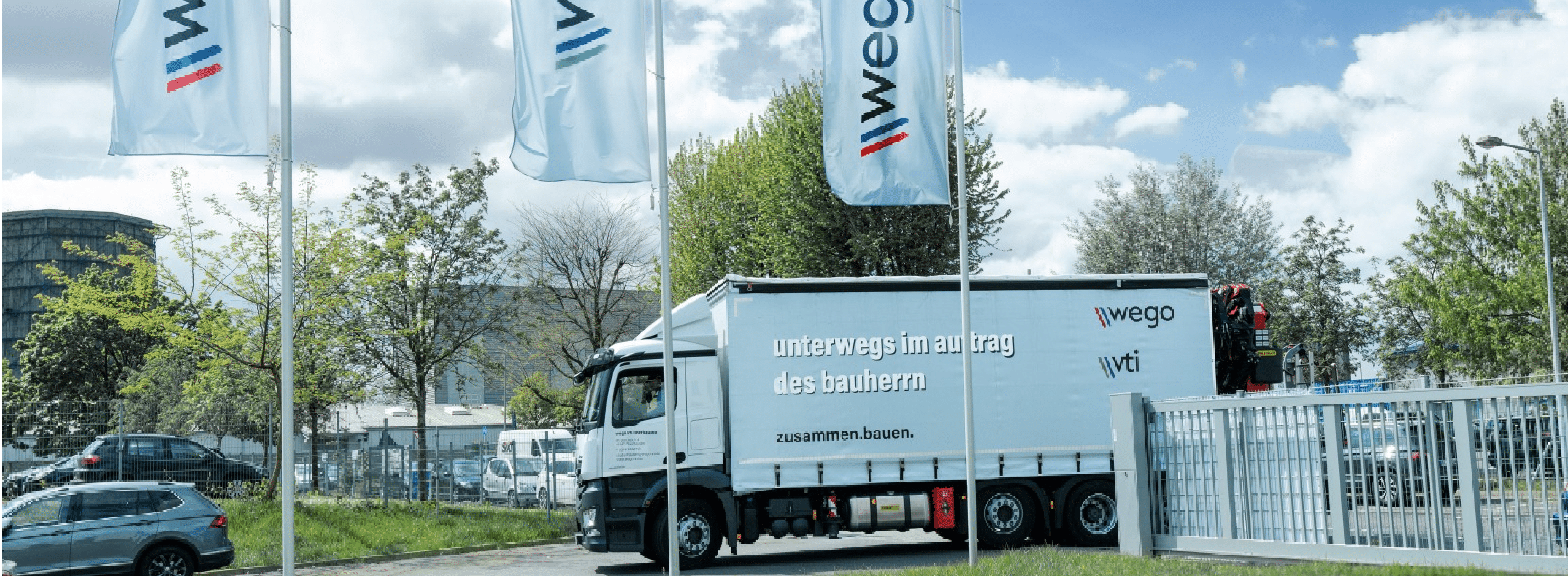 LKW fährt im wego vti Standort ein