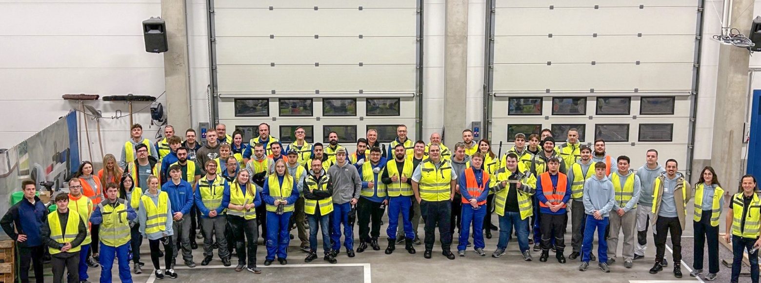 Gruppenfoto aller Azubis